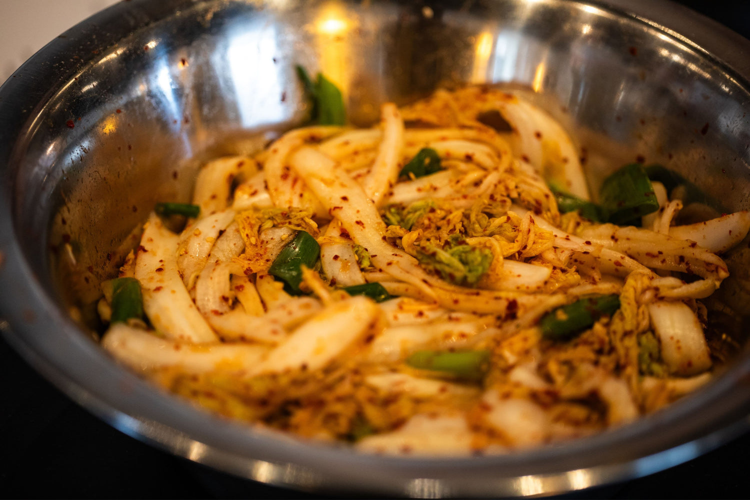 Unterschied zwischen Kimchi und Geotjeori – Fermentiertes Kimchi vs. frisches Kimchi