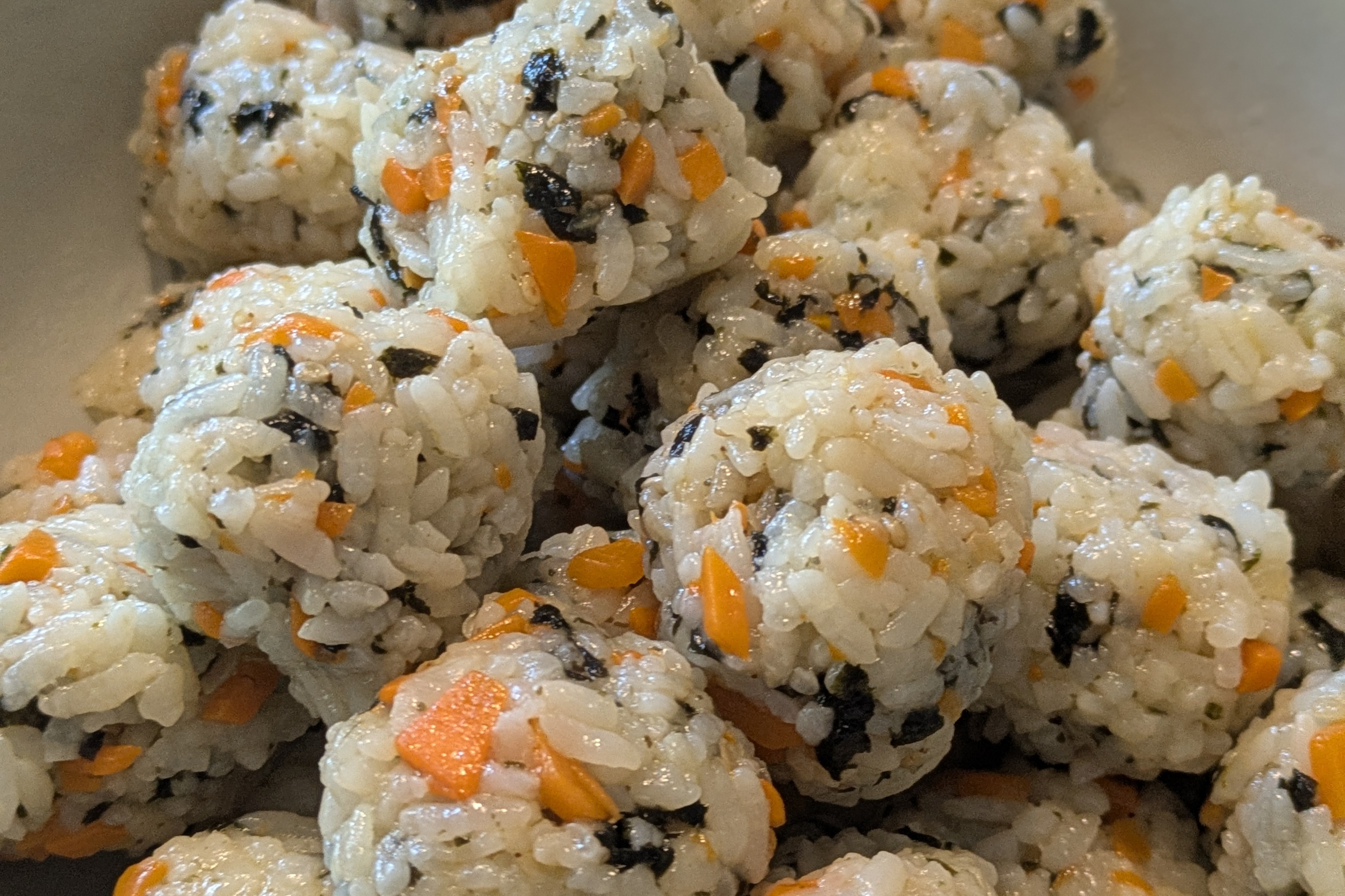 Jumeok-bap – Koreanische Reisbällchen