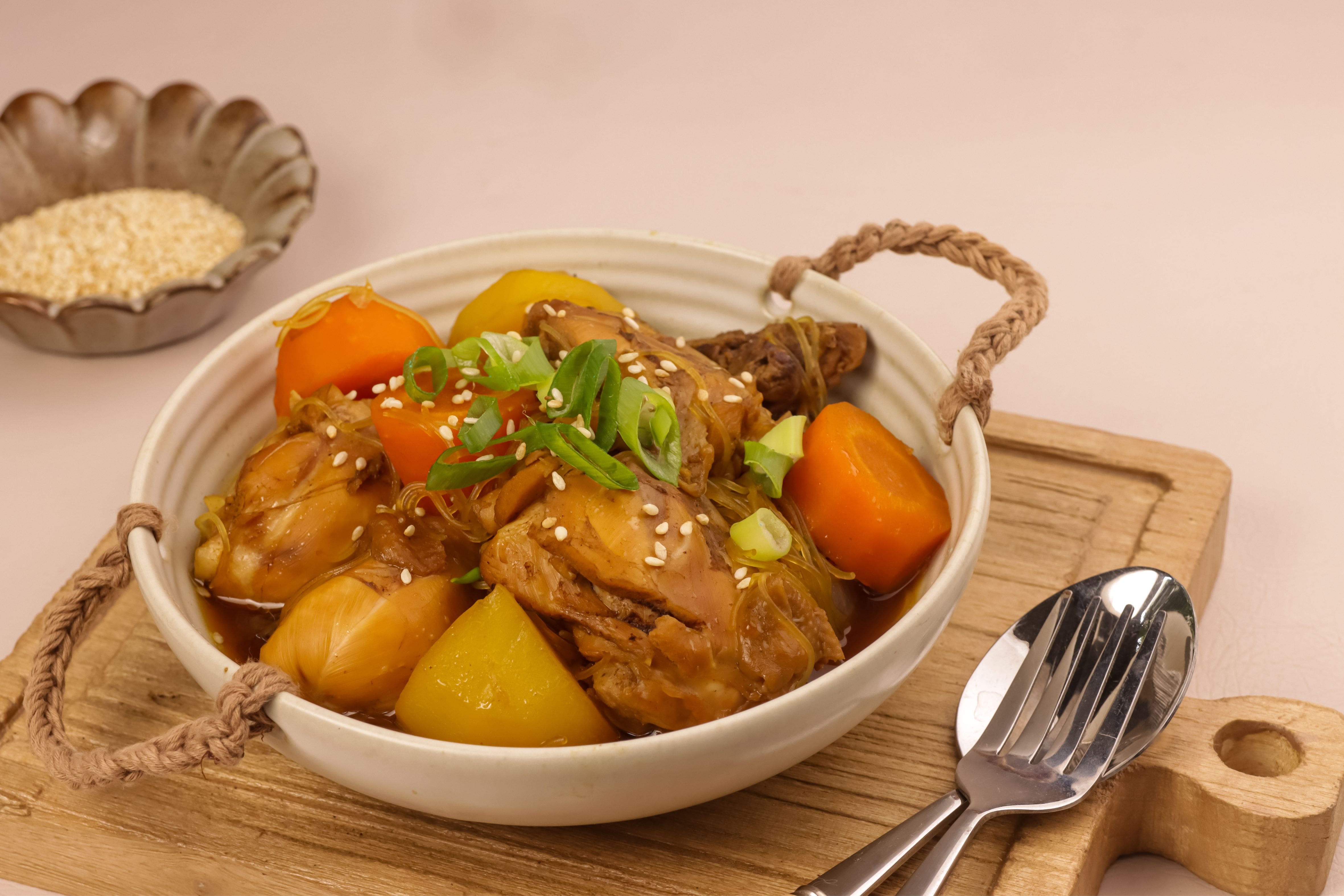 Jjimdak - Koreanisches Hähnchenragout