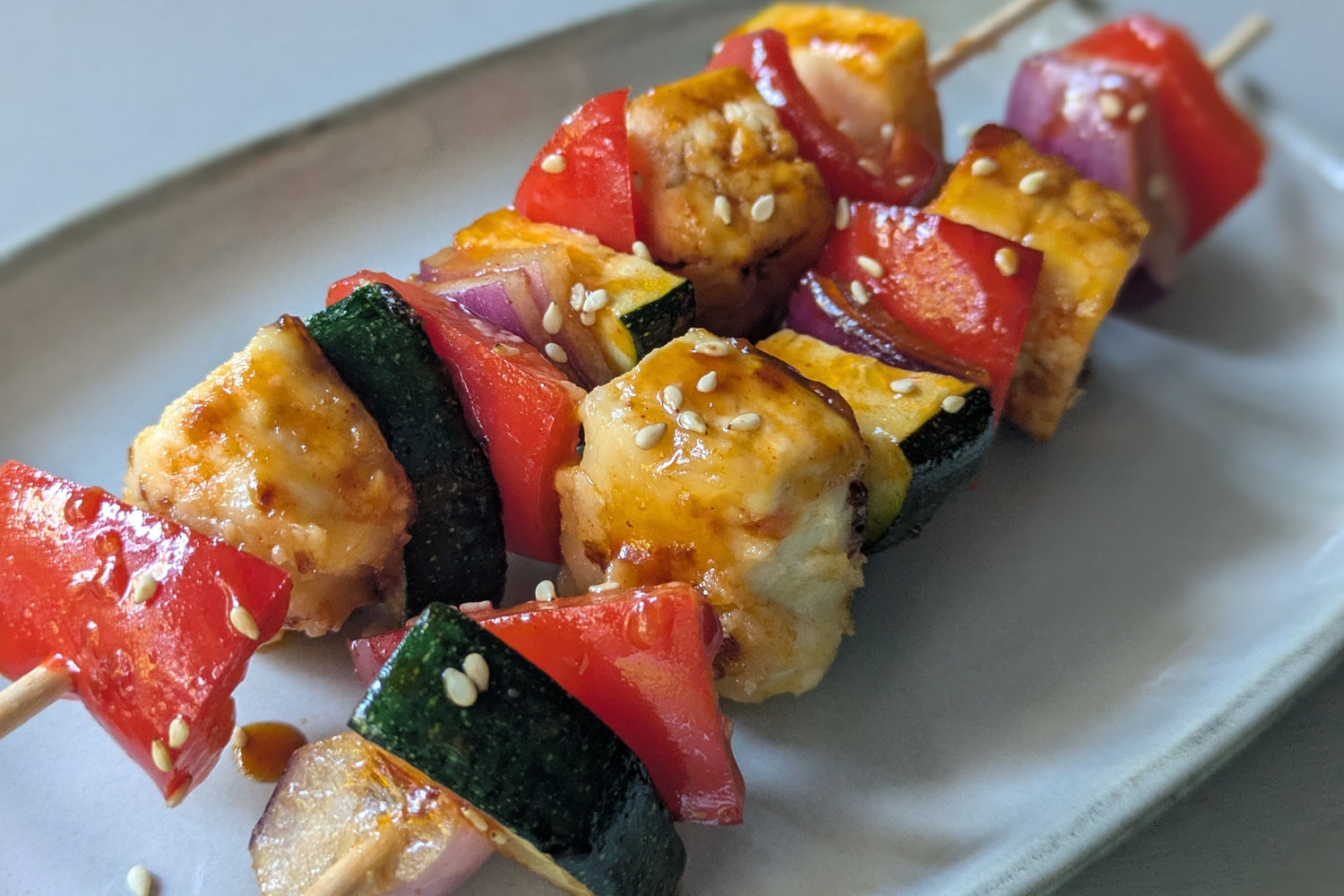 Tofu-Spieße mit Korean Fried Chicken Sauce